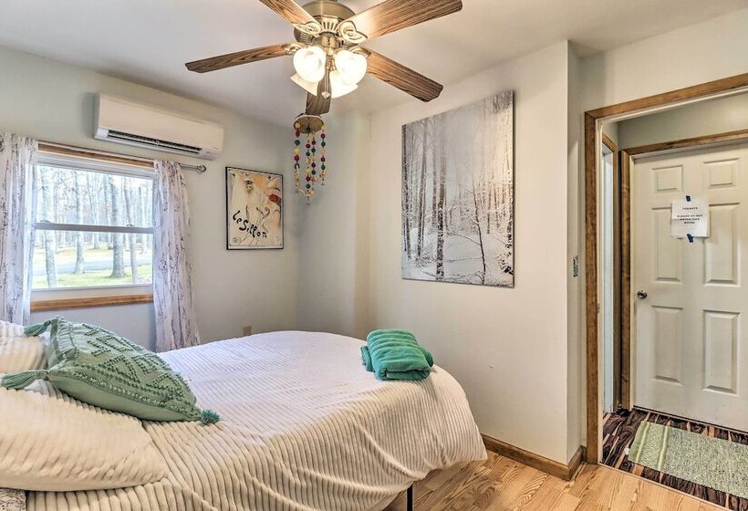 Pocono Home W/ Fire Pit: 1 Mi To State Forest!