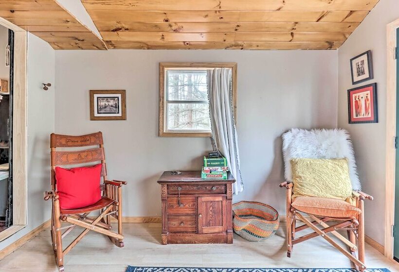 Pocono Home W/ Fire Pit: 1 Mi To State Forest!