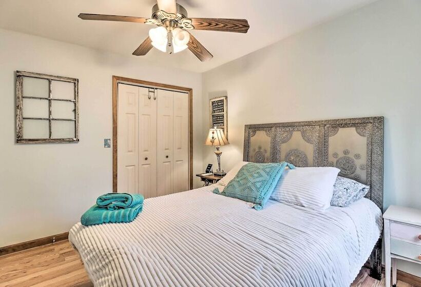 Pocono Home W/ Fire Pit: 1 Mi To State Forest!