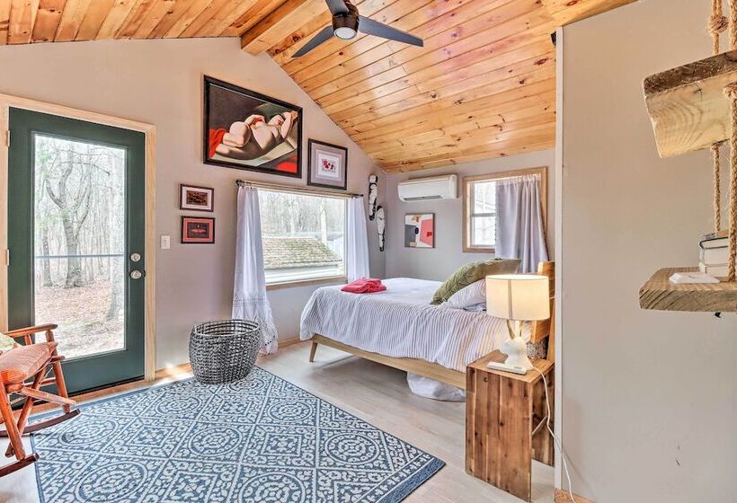 Pocono Home W/ Fire Pit: 1 Mi To State Forest!