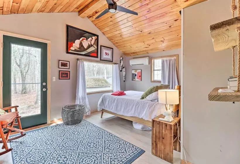 Pocono Home W/ Fire Pit: 1 Mi To State Forest!