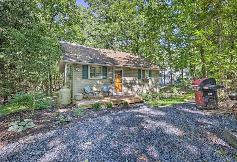 Pocono Home W/ Fire Pit: 1 Mi To State Forest!
