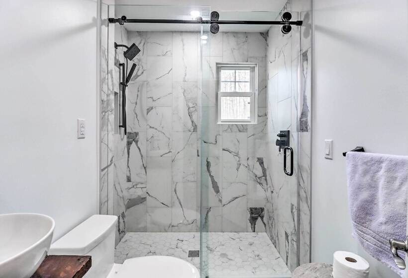 Pocono Home W/ Fire Pit: 1 Mi To State Forest!