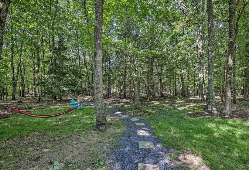 Pocono Home W/ Fire Pit: 1 Mi To State Forest!
