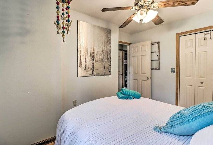 Pocono Home W/ Fire Pit: 1 Mi To State Forest!