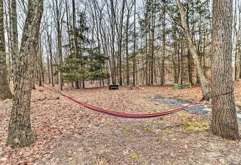 Pocono Home W/ Fire Pit: 1 Mi To State Forest!