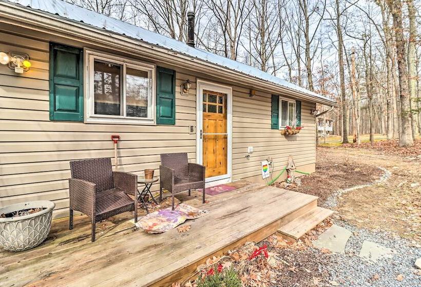 Pocono Home W/ Fire Pit: 1 Mi To State Forest!