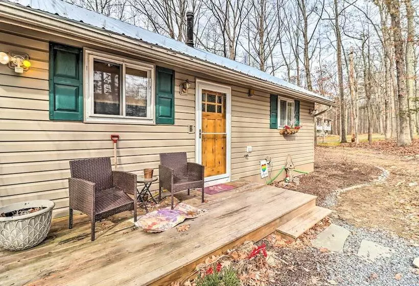 Pocono Home W/ Fire Pit: 1 Mi To State Forest!