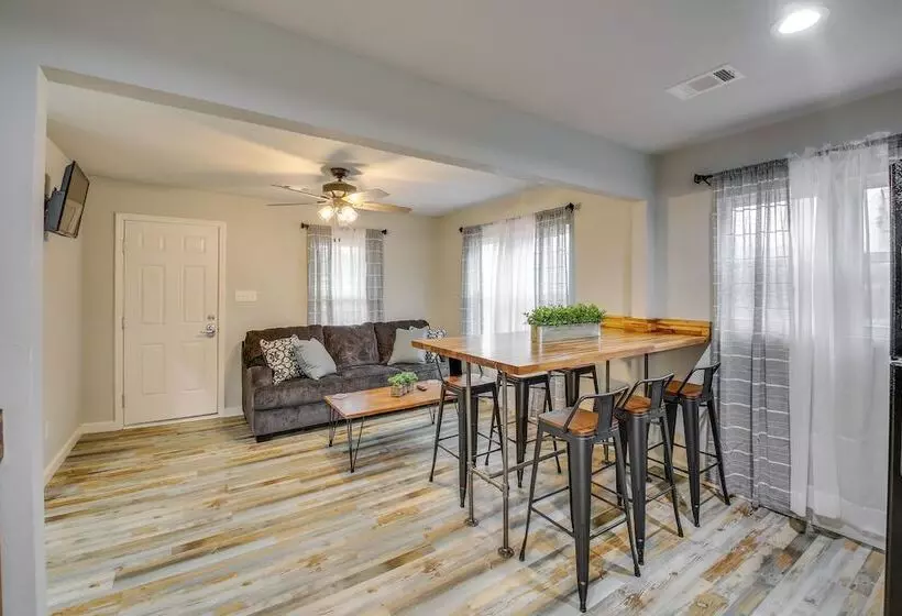 Royal Cabin W/ Fire Pit & Wraparound Deck!