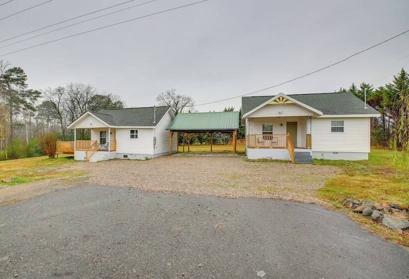 Royal Cabin W/ Fire Pit & Wraparound Deck!