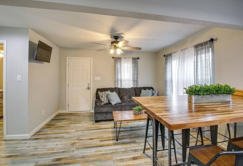 Royal Cabin W/ Fire Pit & Wraparound Deck!