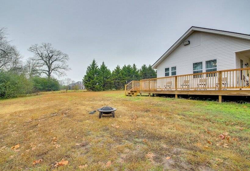 Royal Cabin W/ Fire Pit & Wraparound Deck!