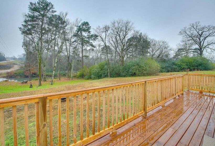 Royal Cabin W/ Fire Pit & Wraparound Deck!