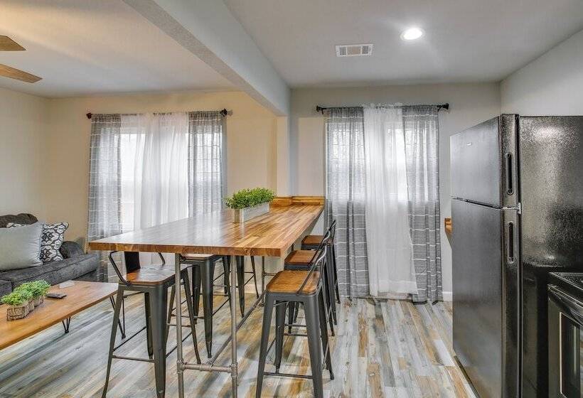 Royal Cabin W/ Fire Pit & Wraparound Deck!