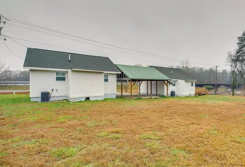 Royal Cabin W/ Fire Pit & Wraparound Deck!