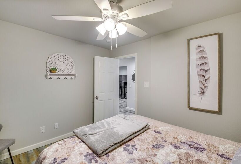 Royal Cabin W/ Fire Pit & Wraparound Deck!