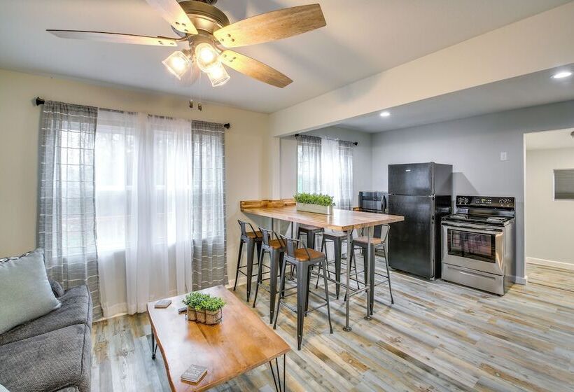 Royal Cabin W/ Fire Pit & Wraparound Deck!