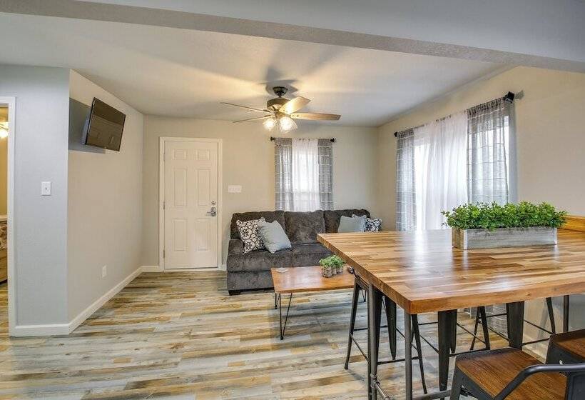 Royal Cabin W/ Fire Pit & Wraparound Deck!