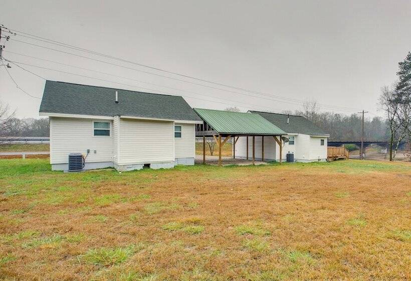 Royal Cabin W/ Fire Pit & Wraparound Deck!