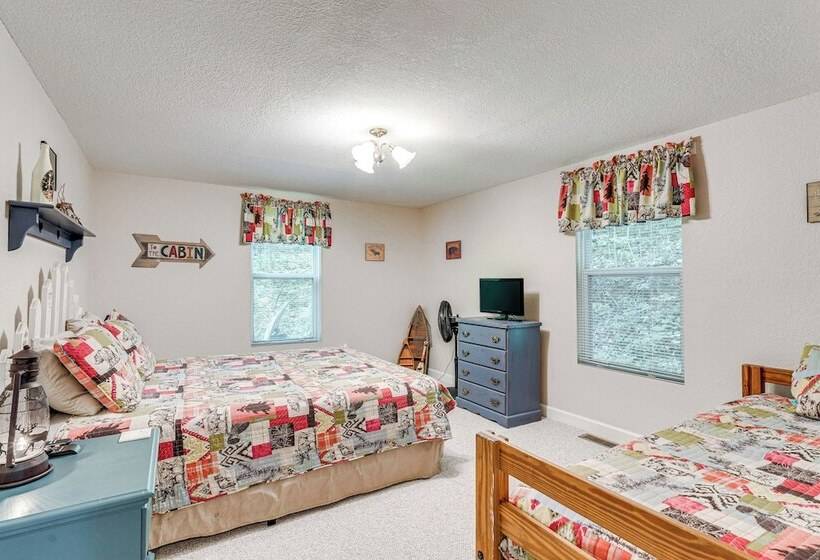 Secluded Cabin W/ Porch   7 Miles To Lake Chatuge!