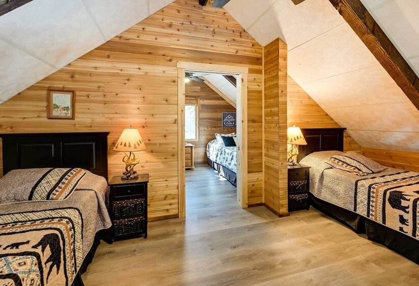 Secluded Garden Valley Cabin W/ Deck & Views!