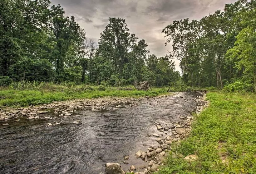 Secluded Stanardsville Cabin W/ 10 Acres & Hot Tub