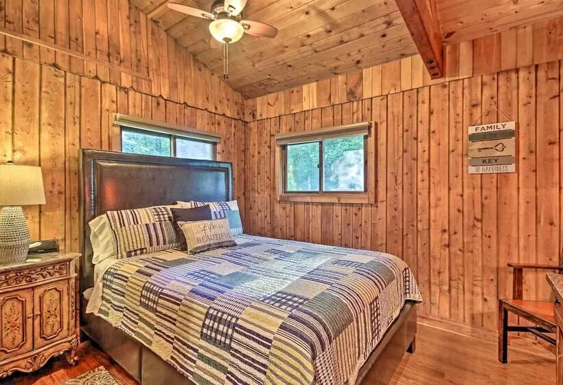 Secluded Stanardsville Cabin W/ 10 Acres & Hot Tub