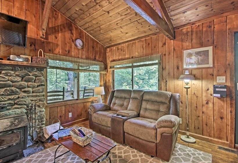Secluded Stanardsville Cabin W/ 10 Acres & Hot Tub