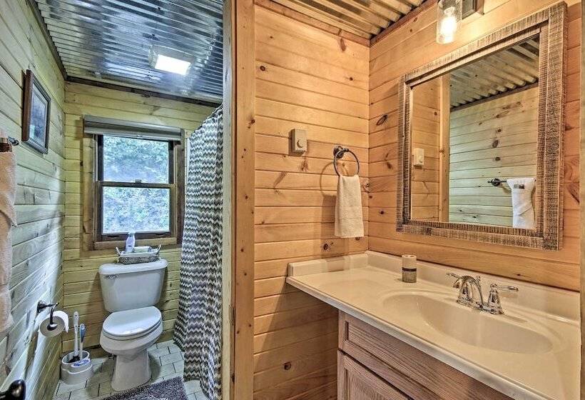 Secluded Stanardsville Cabin W/ 10 Acres & Hot Tub