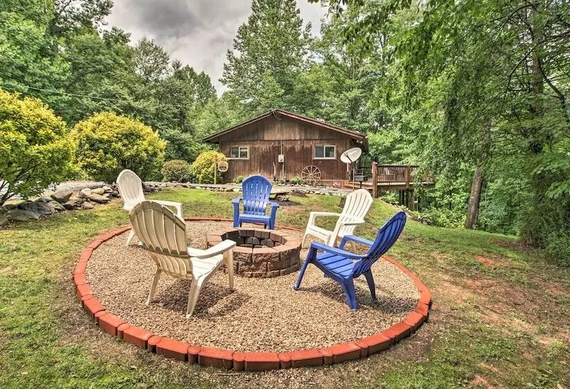 Secluded Stanardsville Cabin W/ 10 Acres & Hot Tub