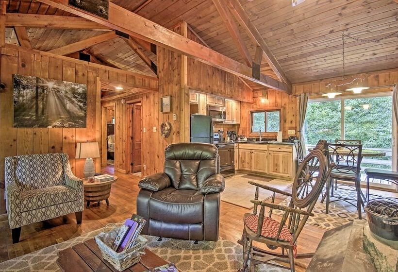 Secluded Stanardsville Cabin W/ 10 Acres & Hot Tub