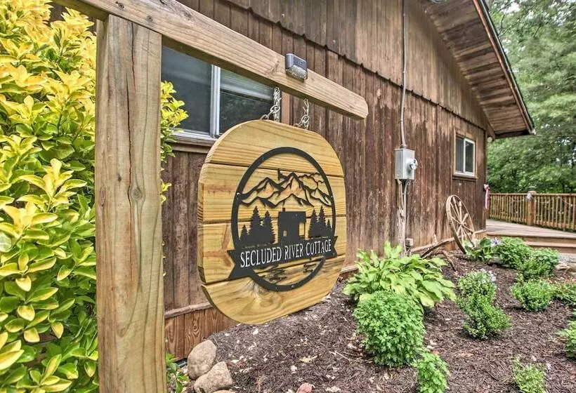 Secluded Stanardsville Cabin W/ 10 Acres & Hot Tub