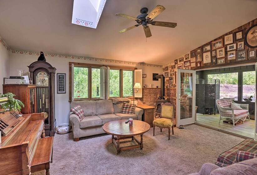 Serene Lodi Escape W/ Deck: Boat, Hike & Sip!