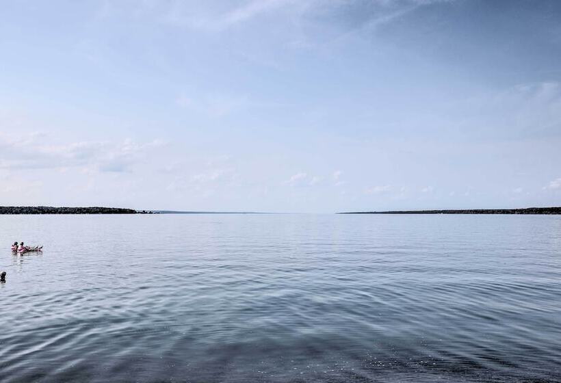 Serene Lodi Escape W/ Deck: Boat, Hike & Sip!