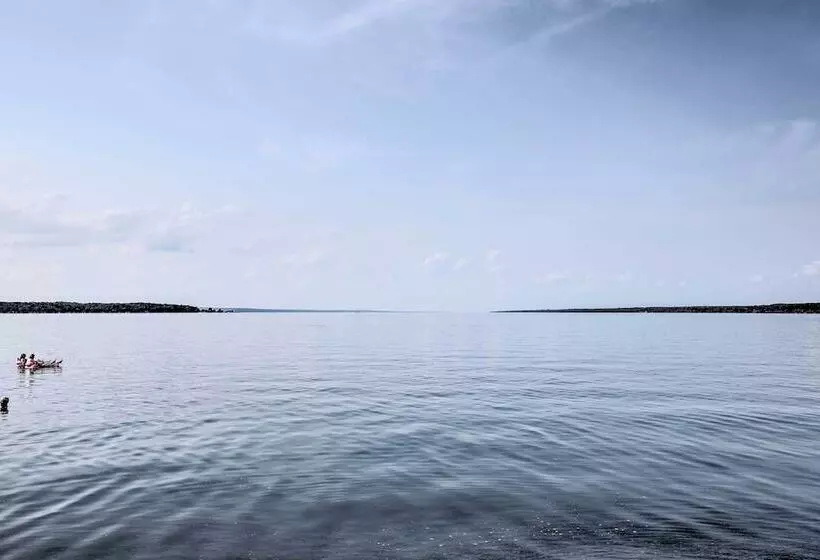 Serene Lodi Escape W/ Deck: Boat, Hike & Sip!