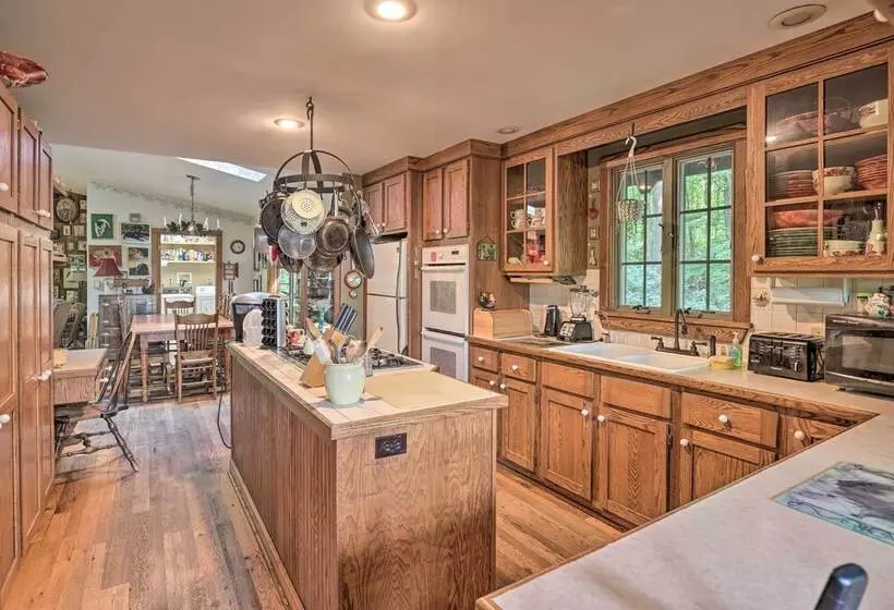 Serene Lodi Escape W/ Deck: Boat, Hike & Sip!