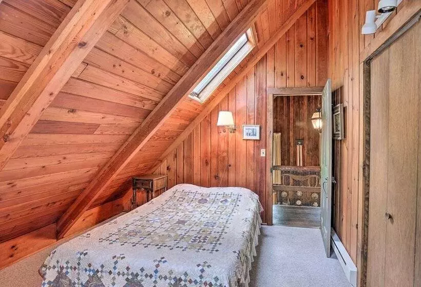 Serene Lodi Escape W/ Deck: Boat, Hike & Sip!