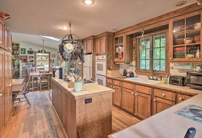 Serene Lodi Escape W/ Deck: Boat, Hike & Sip!