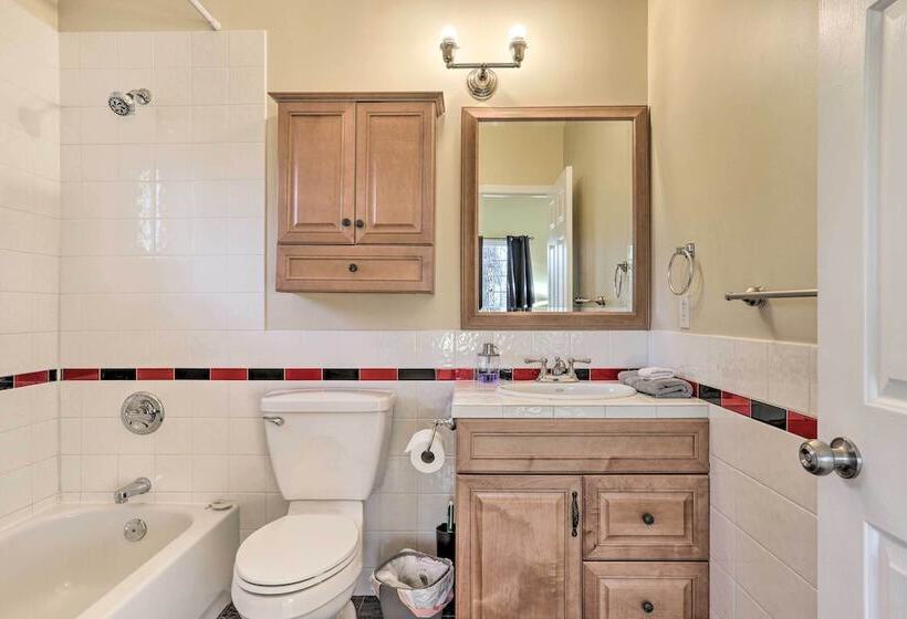 Spacious & Private Home W/ Lazy Mountain View