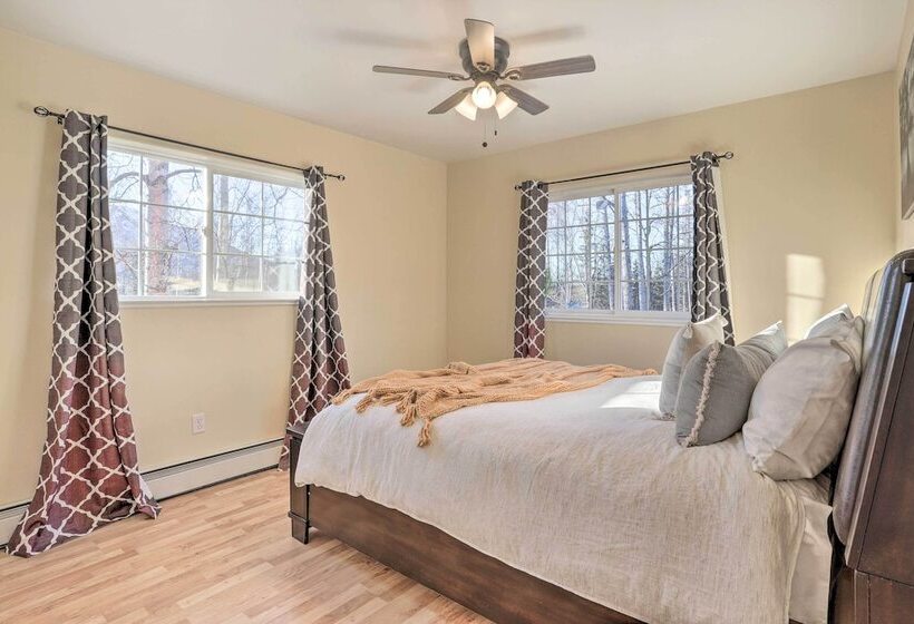 Spacious & Private Home W/ Lazy Mountain View