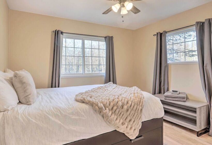 Spacious & Private Home W/ Lazy Mountain View