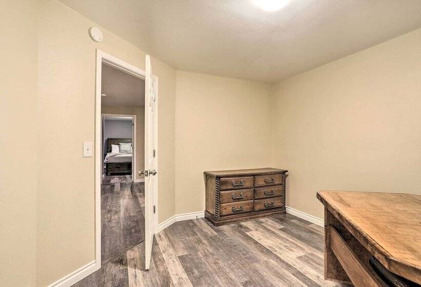 Spacious & Private Home W/ Lazy Mountain View