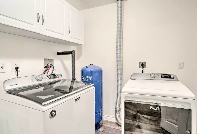 Spacious & Private Home W/ Lazy Mountain View