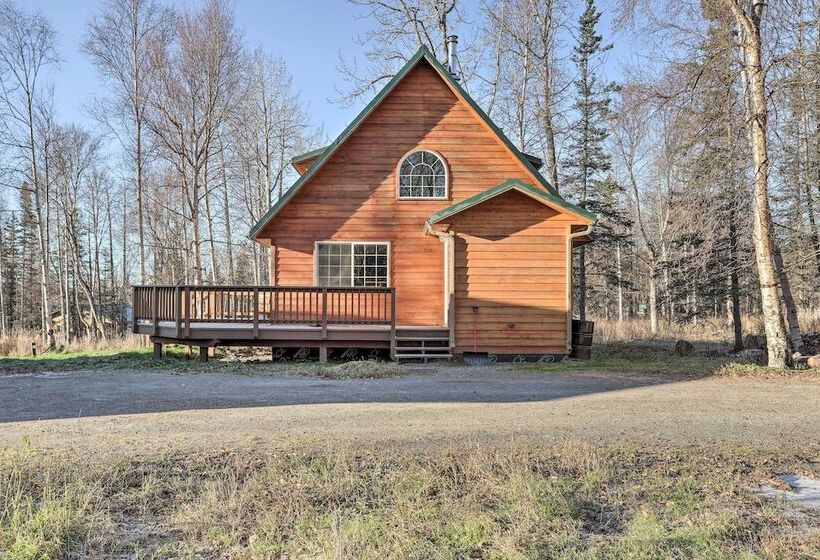 Spacious & Private Home W/ Lazy Mountain View