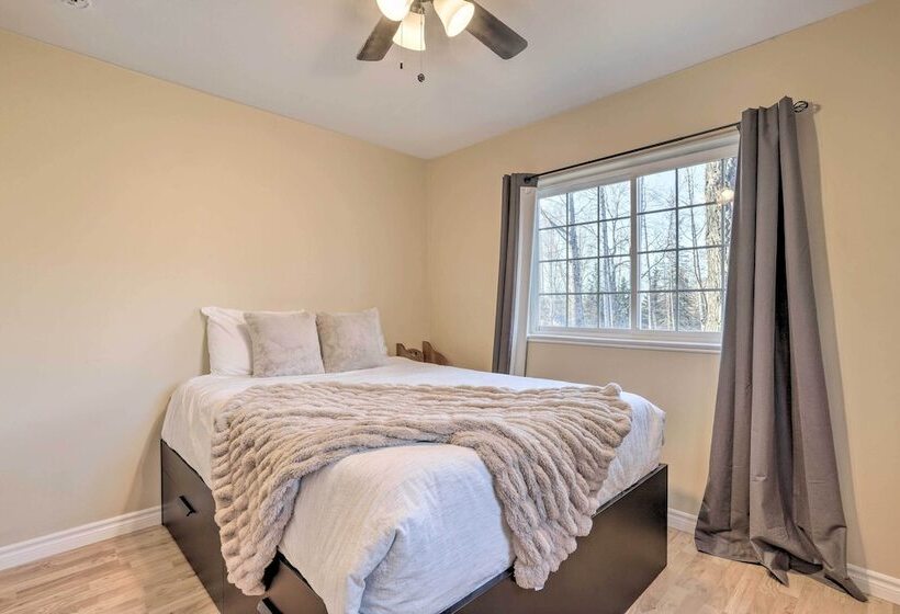 Spacious & Private Home W/ Lazy Mountain View