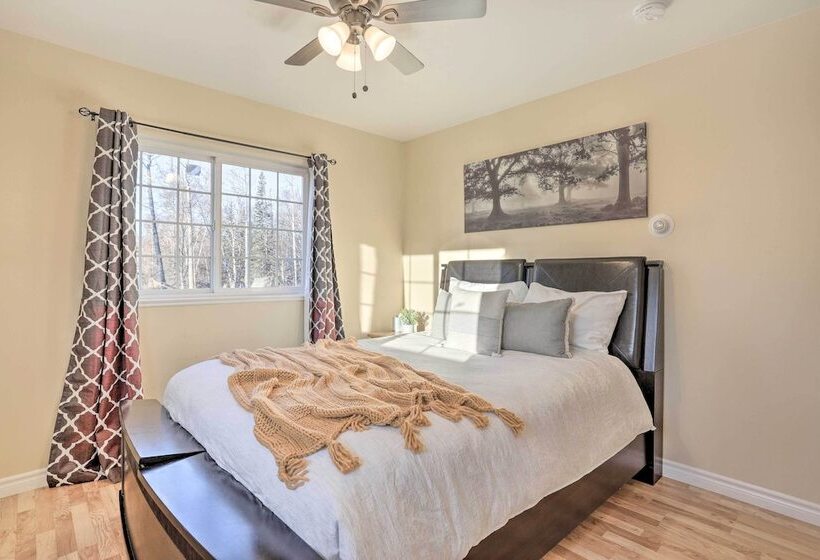 Spacious & Private Home W/ Lazy Mountain View