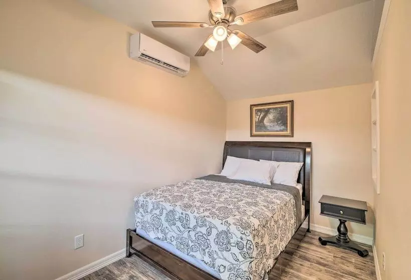 Stylish Woodville Cabin: Fishing Dock Access!