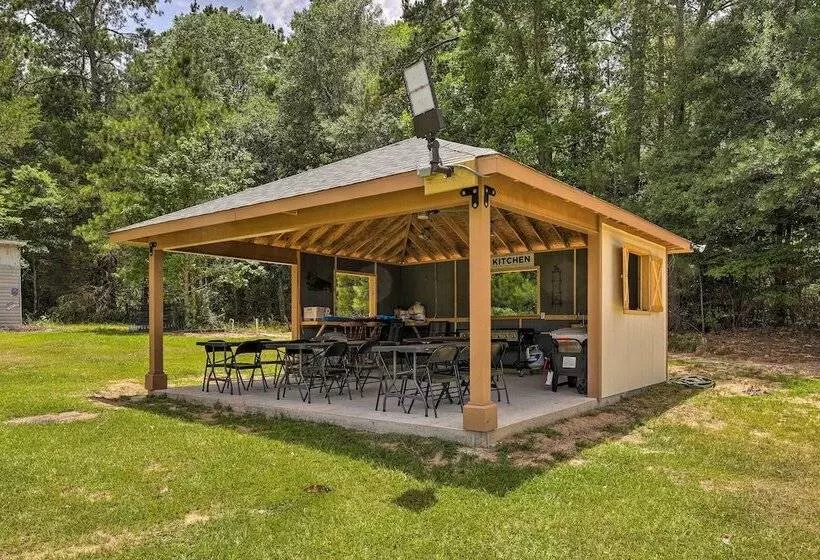 Stylish Woodville Cabin: Fishing Dock Access!