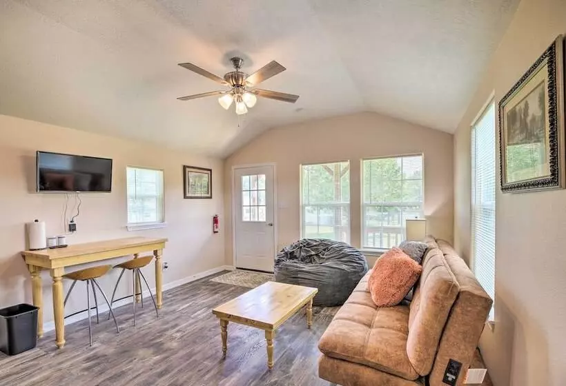 Stylish Woodville Cabin: Fishing Dock Access!