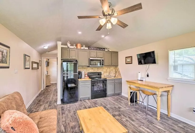 Stylish Woodville Cabin: Fishing Dock Access!